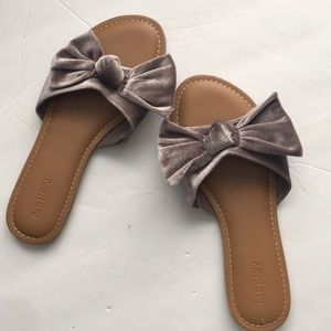 Old navy bow slides sandals